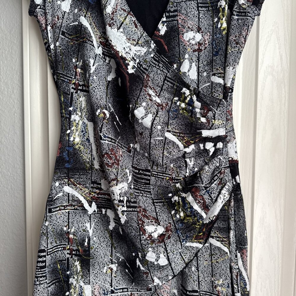 Joseph Ribkoff Newspaper Splash Black White Short Sleeve Faux Wrap Dress Size 8 - Picture 3 of 7